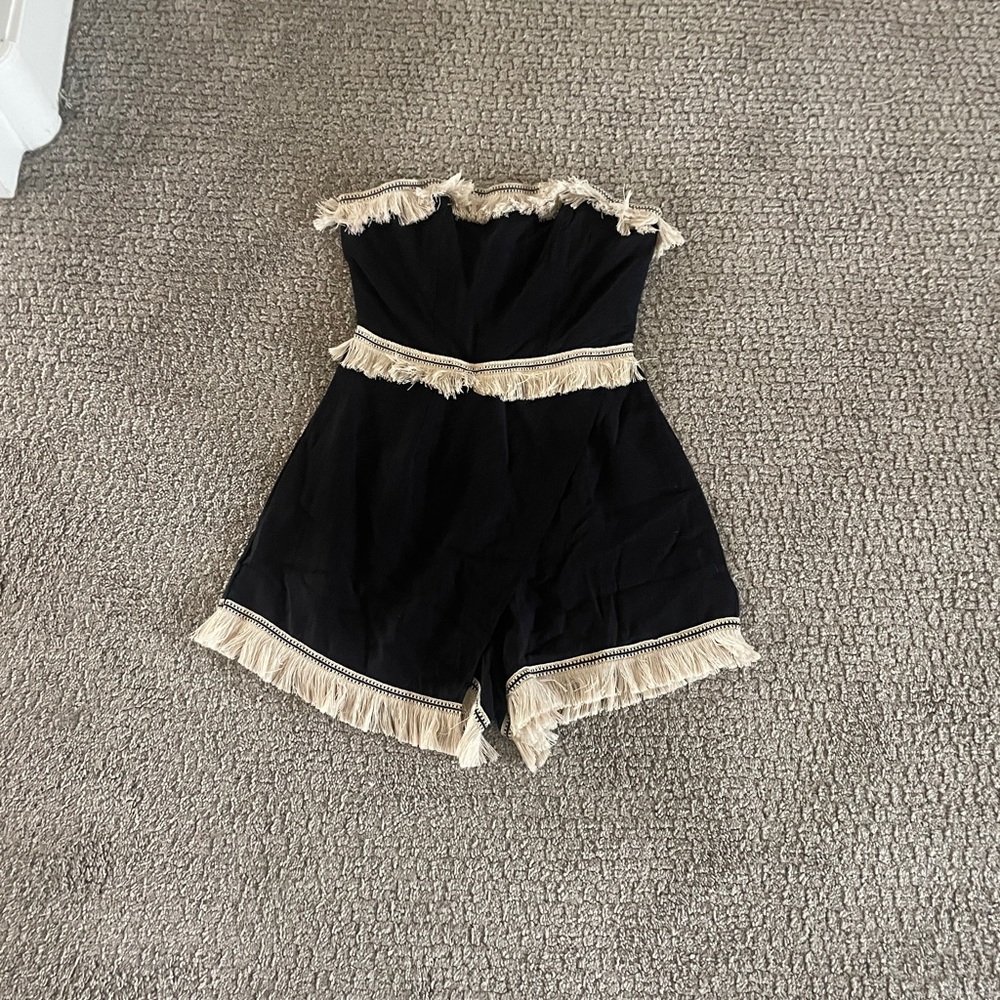Selfie Leslie romper